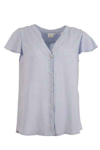 Дамска риза къс ръкав камбанка, V-образно бие и яка тип столче цвят - бледосин classic line